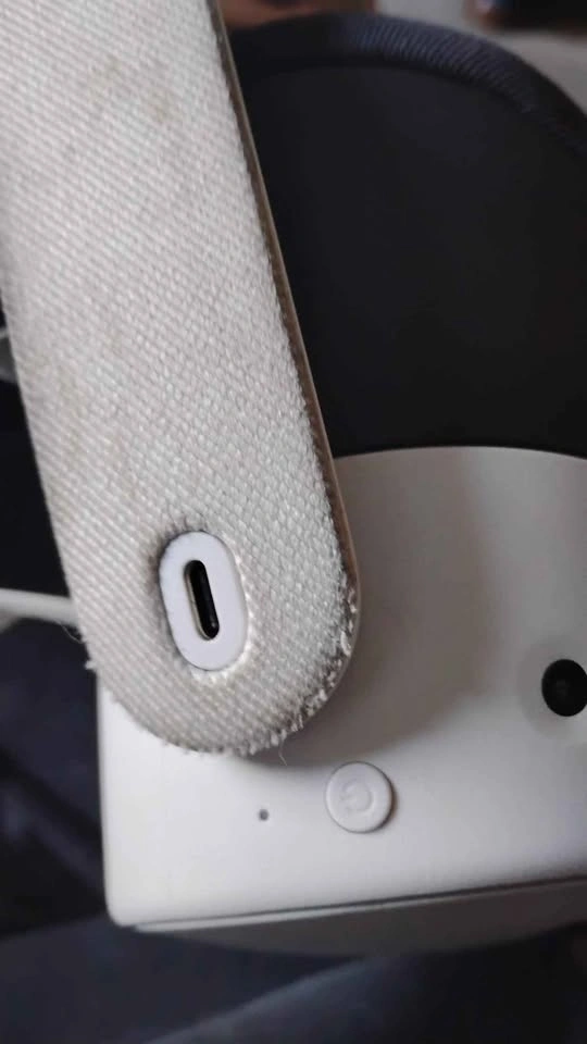 Meta Quest 3s VR Headset - photo 4