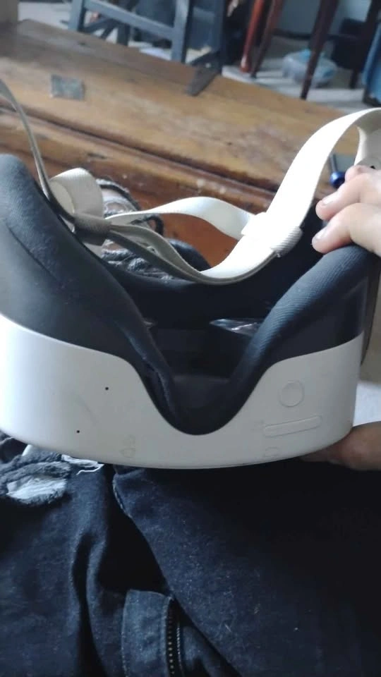 Meta Quest 3s VR Headset - photo 5