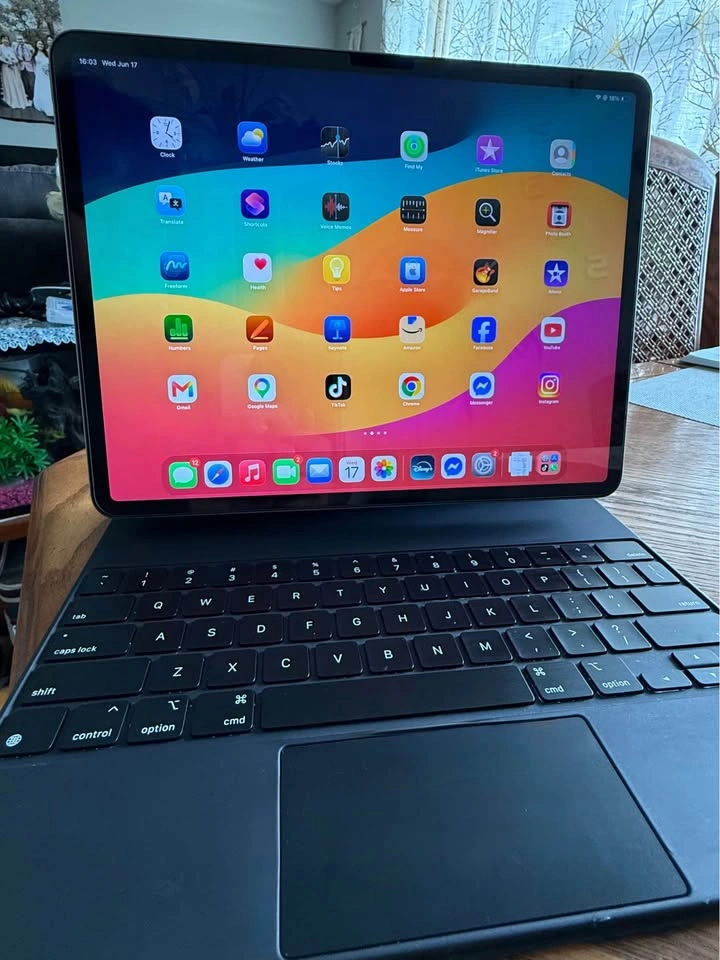Apple iPad Air 13-inch with Magic Keyboard - photo 3