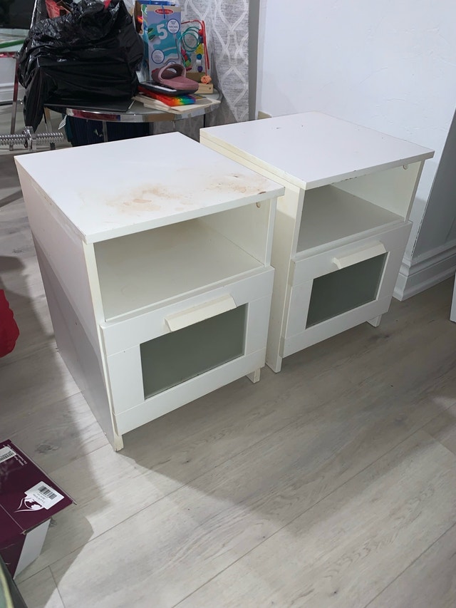 Set of two white nightstands - photo 3