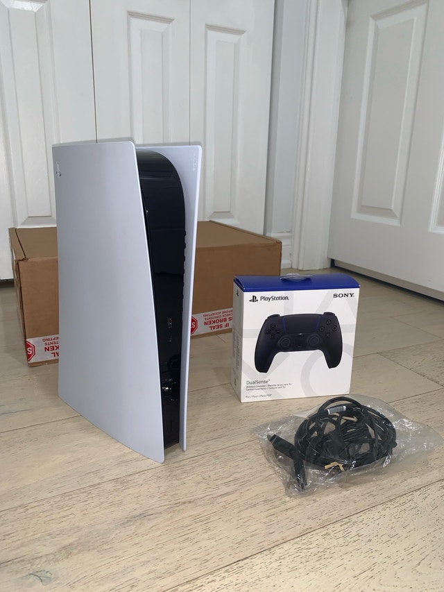 PS5 Digital Edition Like New +Warranty - photo 2
