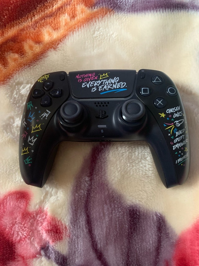 DualSense Lebron James Limited Edition PS5 Controller - photo 2