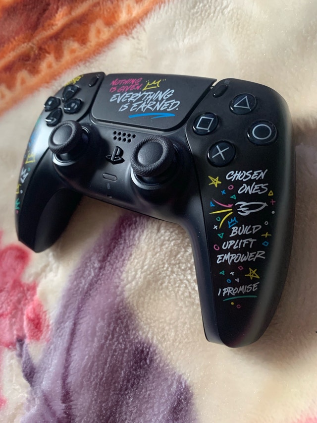 DualSense Lebron James Limited Edition PS5 Controller - photo 4