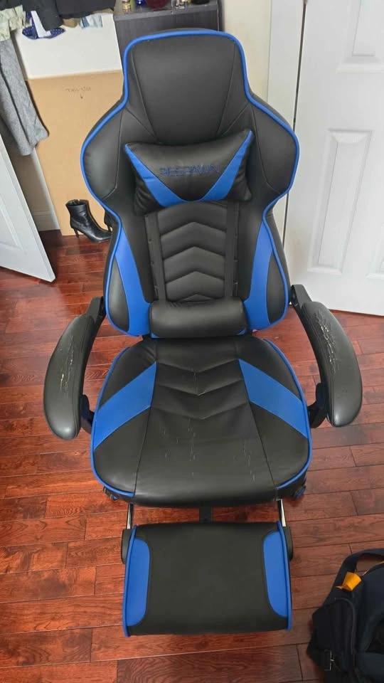 RESPAWN 110 Gaming Chair with Footrest - photo 2