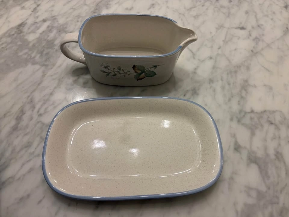 Vintage Savoir Vivre Luscious Gravy Boat and Underplate - photo 2
