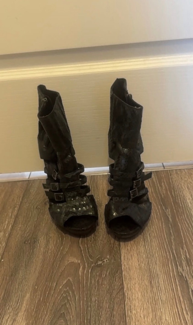 Black Heel - photo 2
