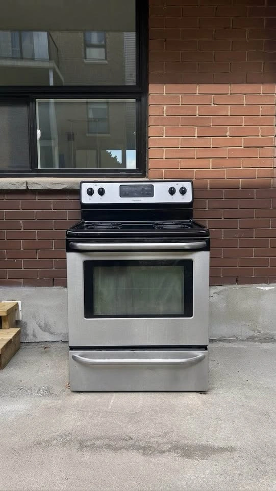 Frigidaire Electric Range - photo 2