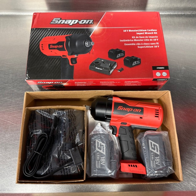 Snap-on 1/2 Impact Gun Kit 18V CT9080 with 2 Batteries 1 Charger
