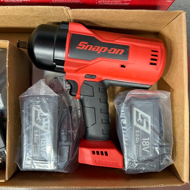 Snap-on 1/2 Impact Gun Kit 18V CT9080 with 2 Batteries 1 Charger - photo 2