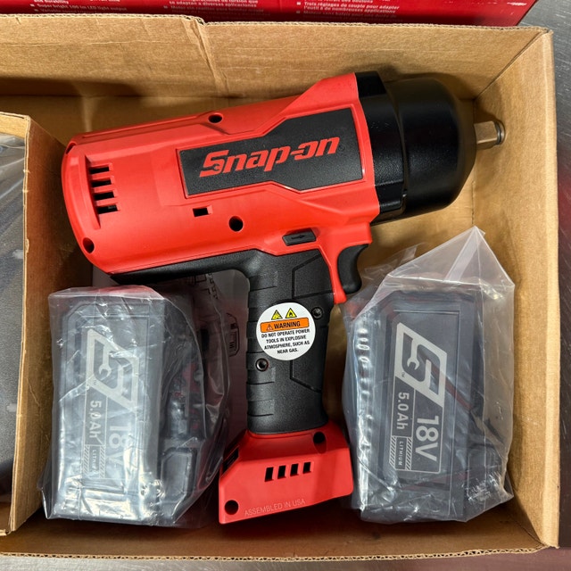 Snap-on 1/2 Impact Gun Kit 18V CT9080 with 2 Batteries 1 Charger - photo 3