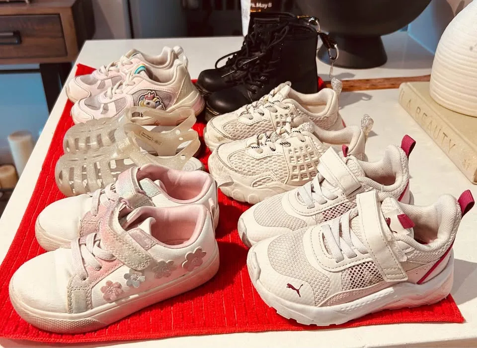 Girls toddler shoes size 7 image indicator(2)