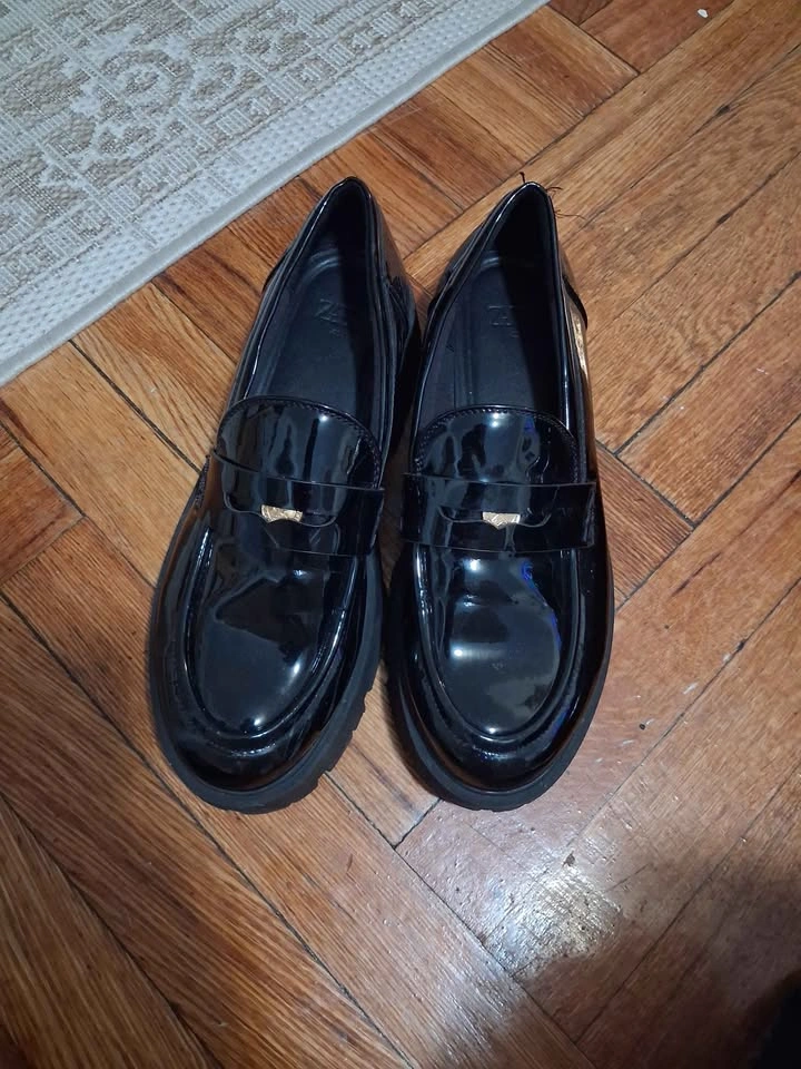 Zara Patent-Finish Track-Sole Loafers in black - photo 2