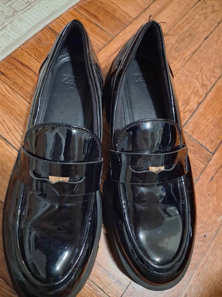 Zara Patent-Finish Track-Sole Loafers in black - photo 3