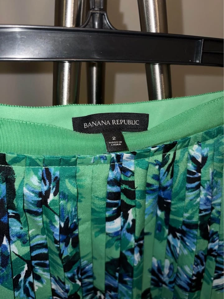 Banana Republic Green Pleated Dress - photo 2