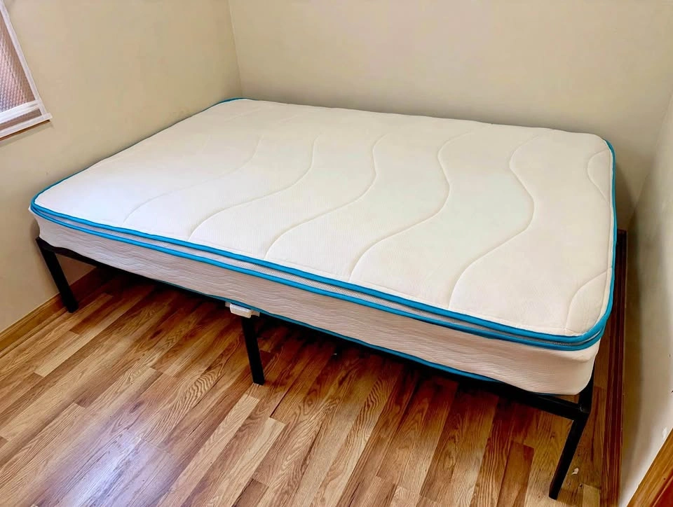 Like New Full Mattress + 14" Platform Frame - Linenspa 8" Hybrid
