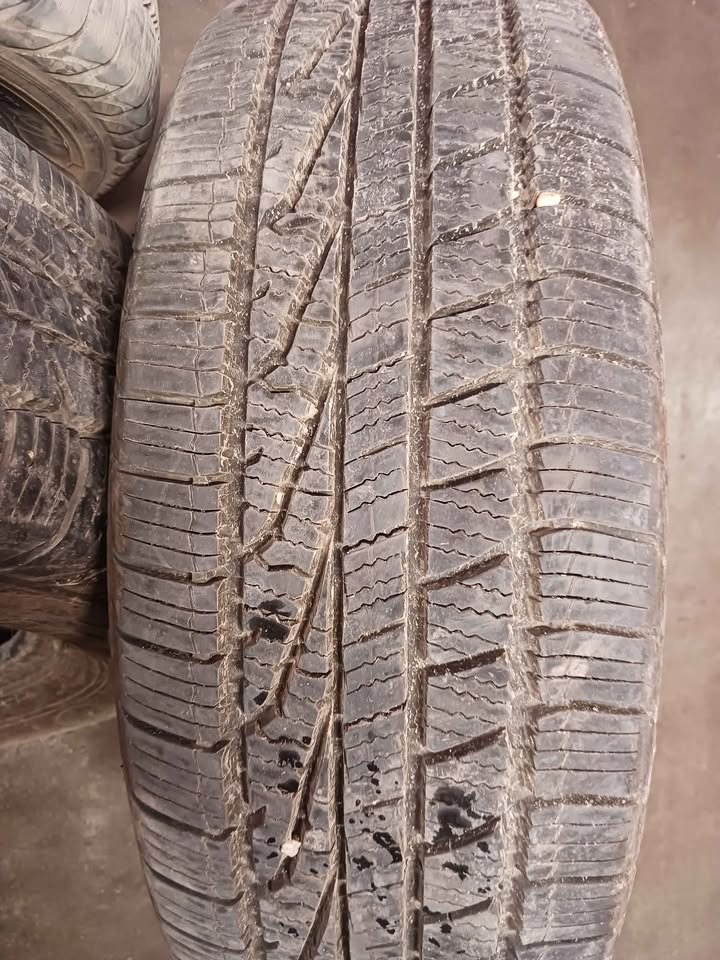 225 60 r16 Goodyear Assurance WeatherReady Tires - photo 2