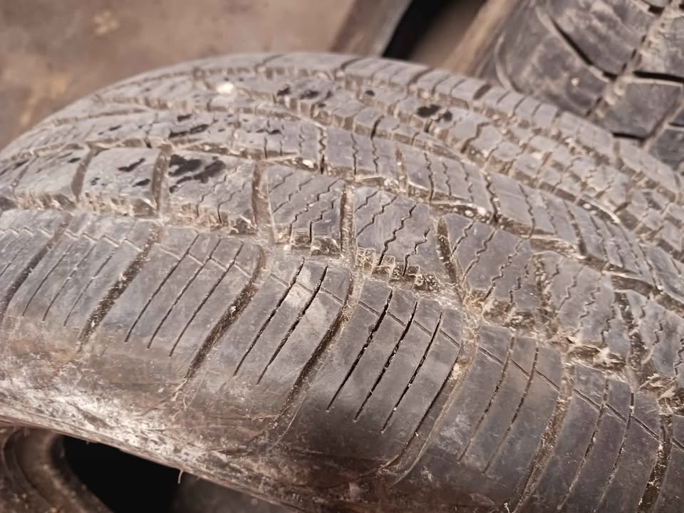 225 60 r16 Goodyear Assurance WeatherReady Tires - photo 3