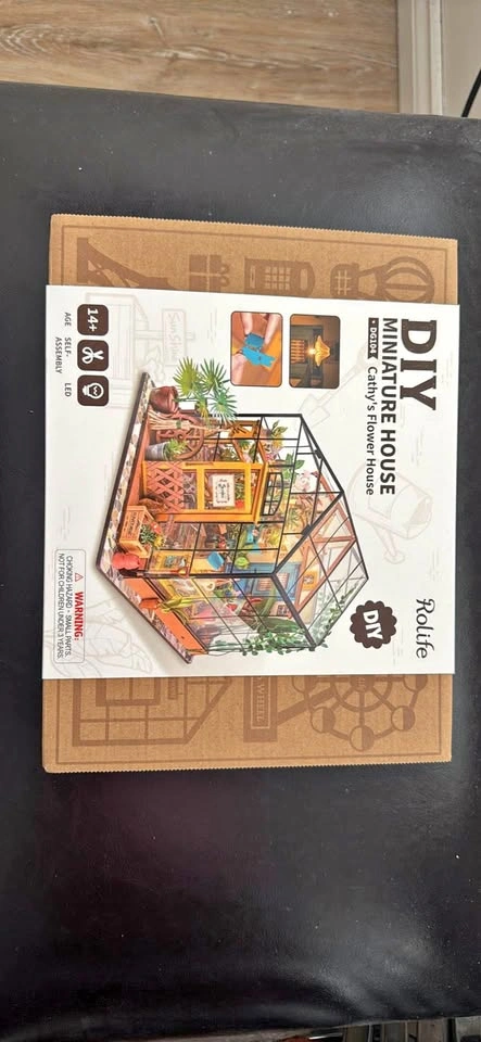 Rolife DIY Miniature House Cathy's Flower House DG104