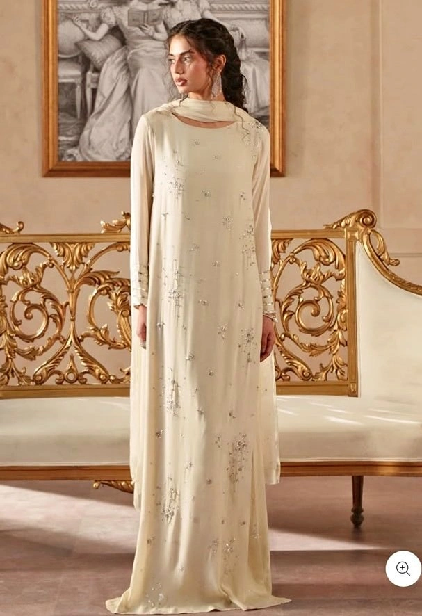 Lulusar - Ivory long gown 🤍