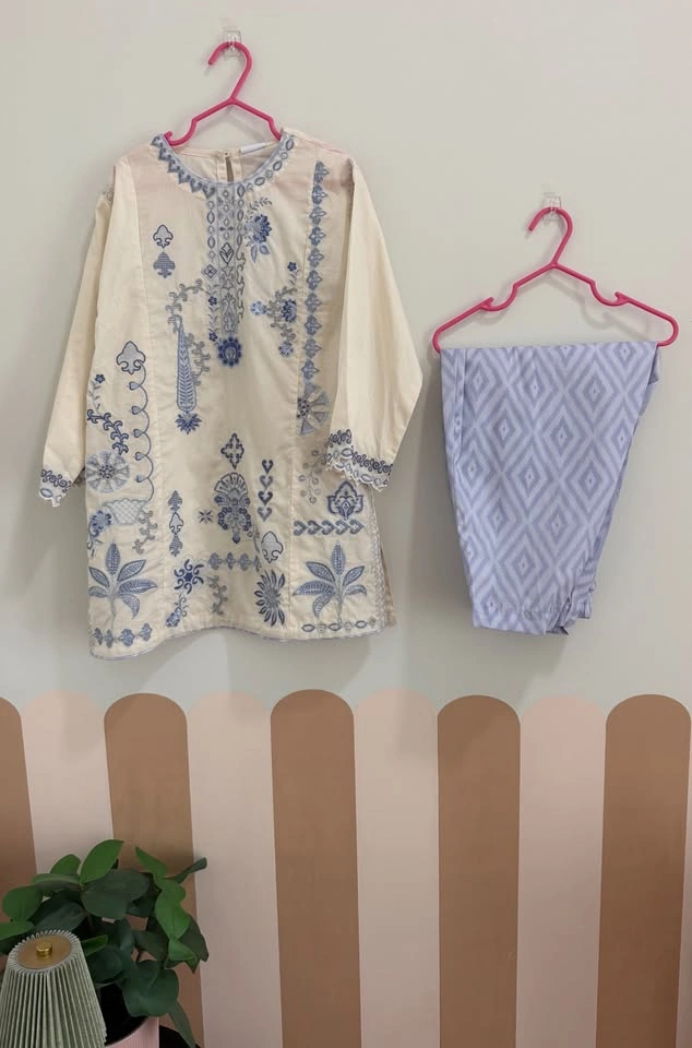Ethnc Kids - Ivory and indigo kurta set - photo 3
