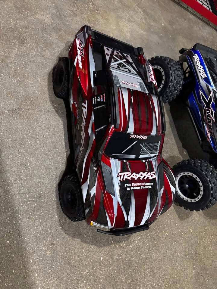Traxxas Maxx slash brand new out of box - photo 2