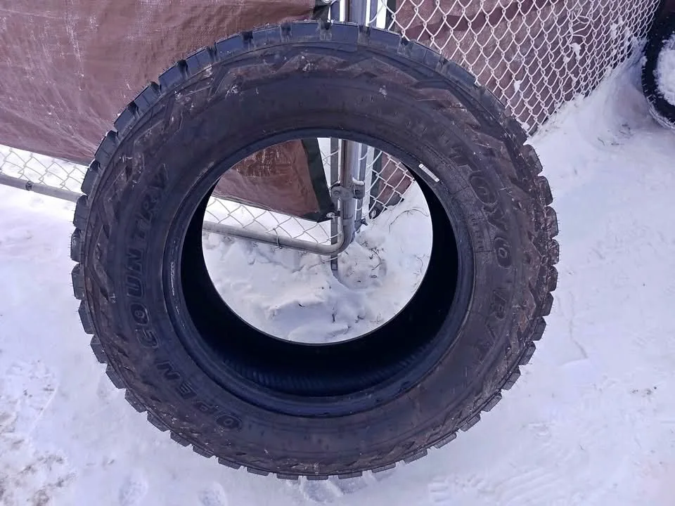 LT 35x13.50 r18 ONE BRAND NEW TOYO OPEN COUNTRY RT TIRE thumbnail