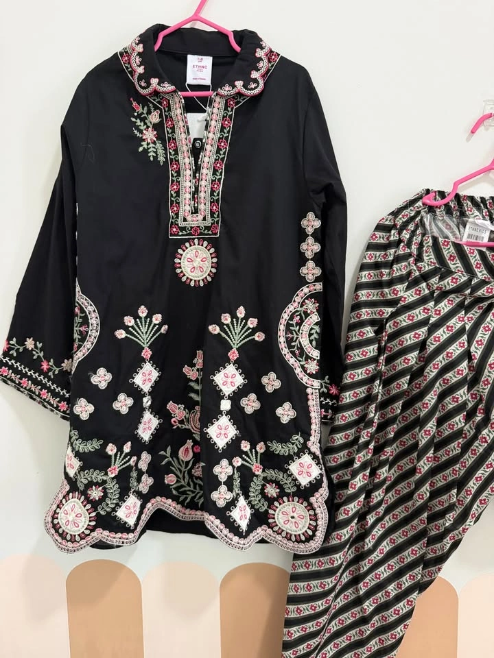 Ethnc kids - Black floral kurta set - photo 4
