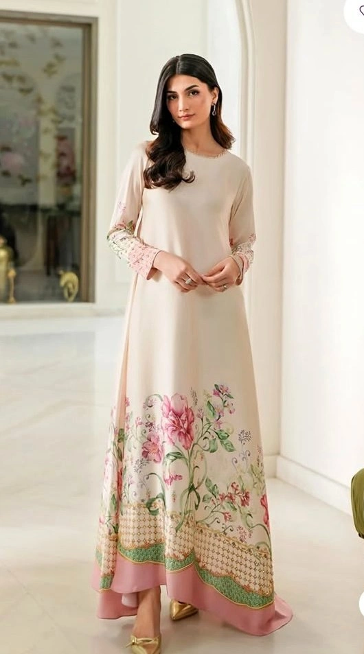 Lulusar - Floral silk ivory gown 🌸