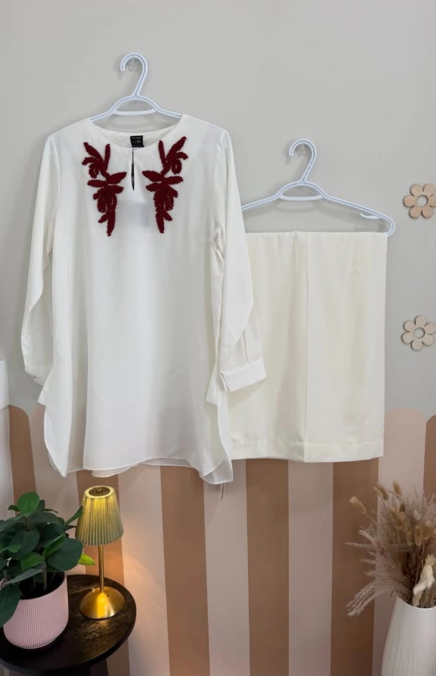 Lulusar - Crimson embroidered co-ord set - photo 4