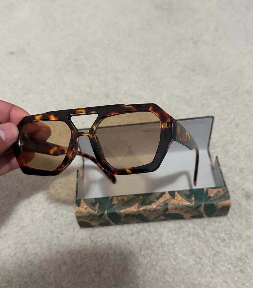 Woman Sunglasses with Flower Shade case - photo 2