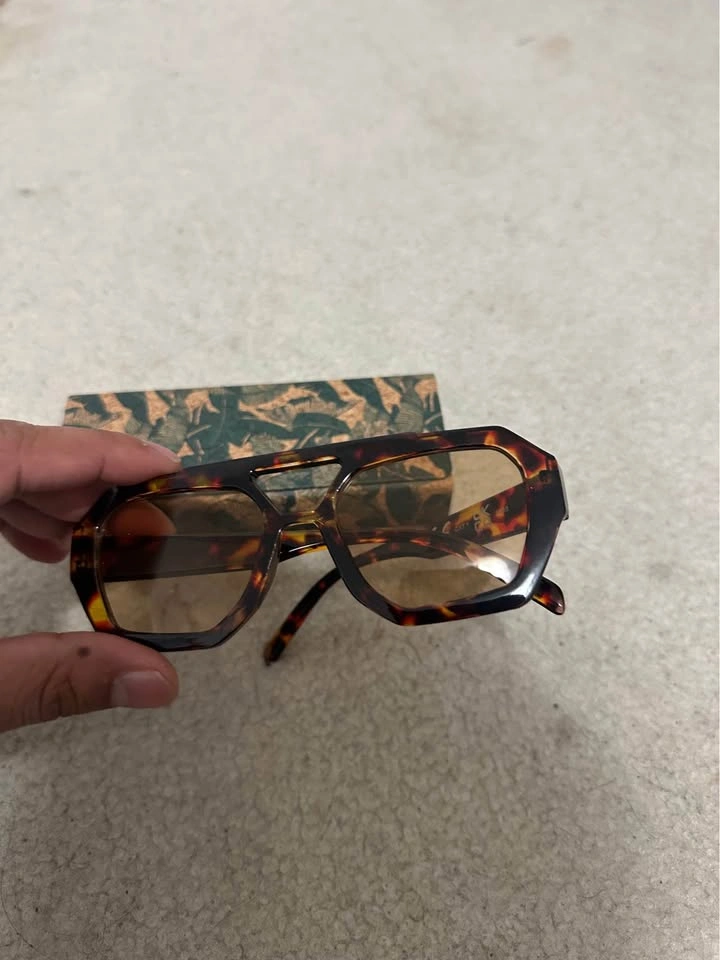Woman Sunglasses with Flower Shade case - photo 3