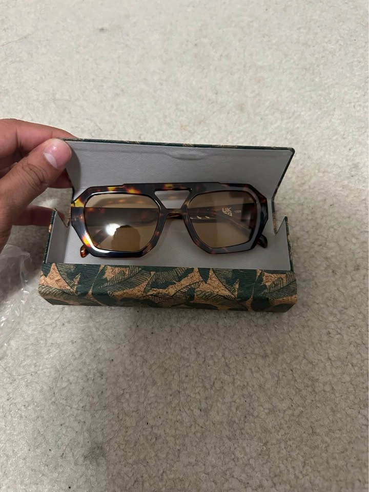 Woman Sunglasses with Flower Shade case - photo 4