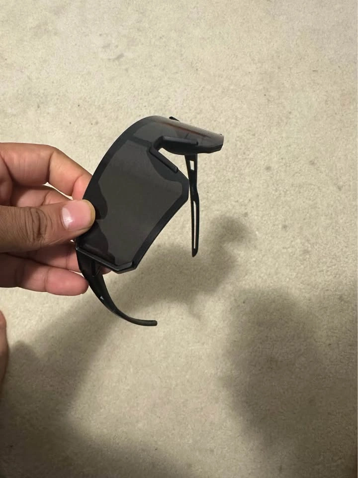 Sports Sunglasses in Black Color - photo 2