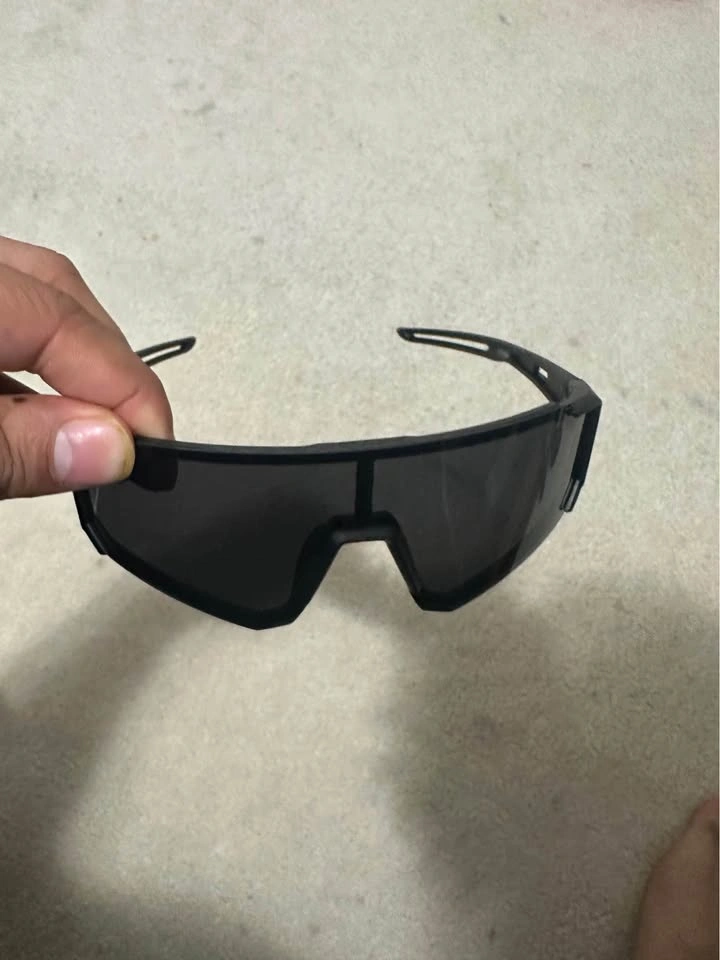 Sports Sunglasses in Black Color - photo 4