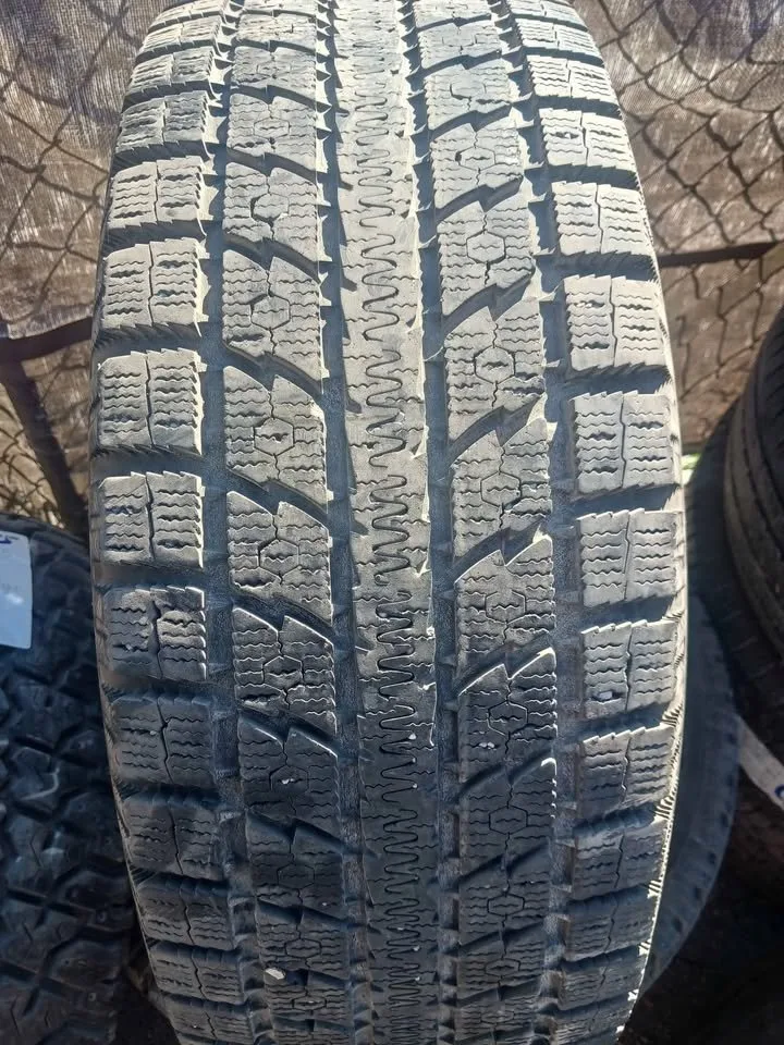 265 70 r16 THREE TOYO OBSERVE GSI-5 WINTER TIRES image indicator(2)