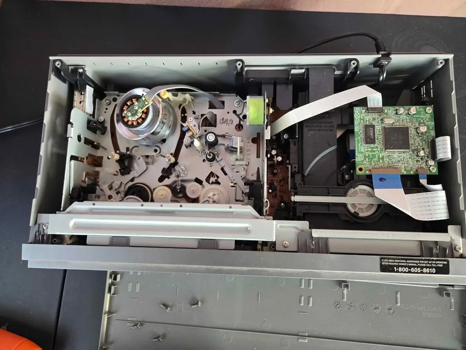 Magnavox DVD/VCR Combo parts/ or repair image indicator(3)