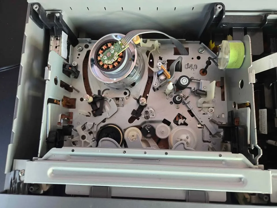 Magnavox DVD/VCR Combo parts/ or repair image indicator(4)