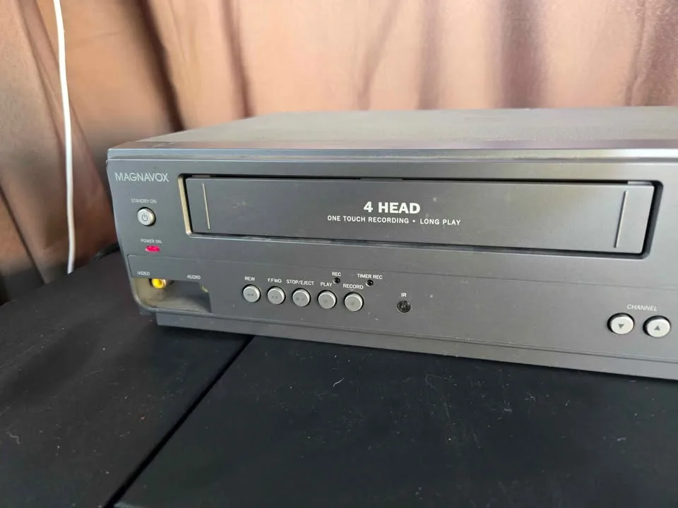 Magnavox DVD/VCR Combo parts/ or repair image indicator(6)