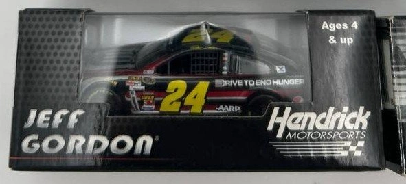 Jeff Gordon #24 NASCAR 1:64 Lionel Diecast – 2013 - photo 2