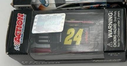 Jeff Gordon #24 NASCAR 1:64 Lionel Diecast – 2013 - photo 4