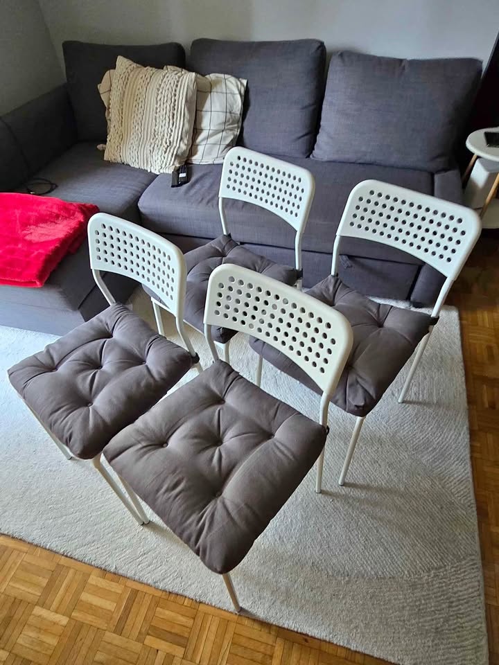 🪑 4 IKEA Chairs with Cushions – Like New! 🪑