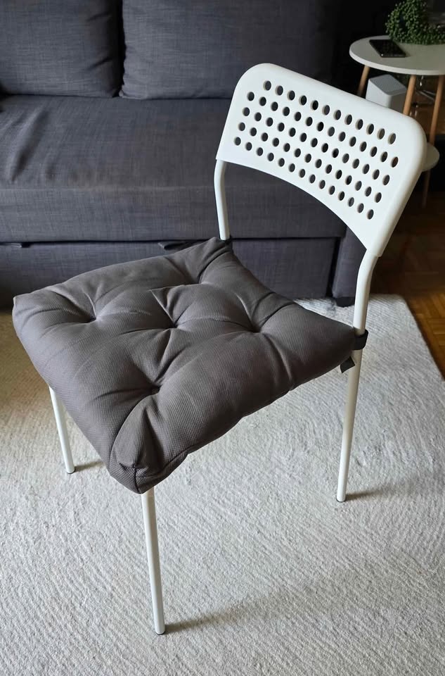 🪑 4 IKEA Chairs with Cushions – Like New! 🪑 - photo 3