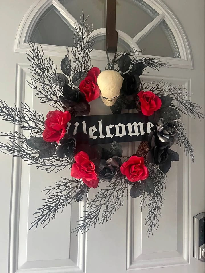 Gothic Halloween Skull Wreath – Spooky Front Door Decor