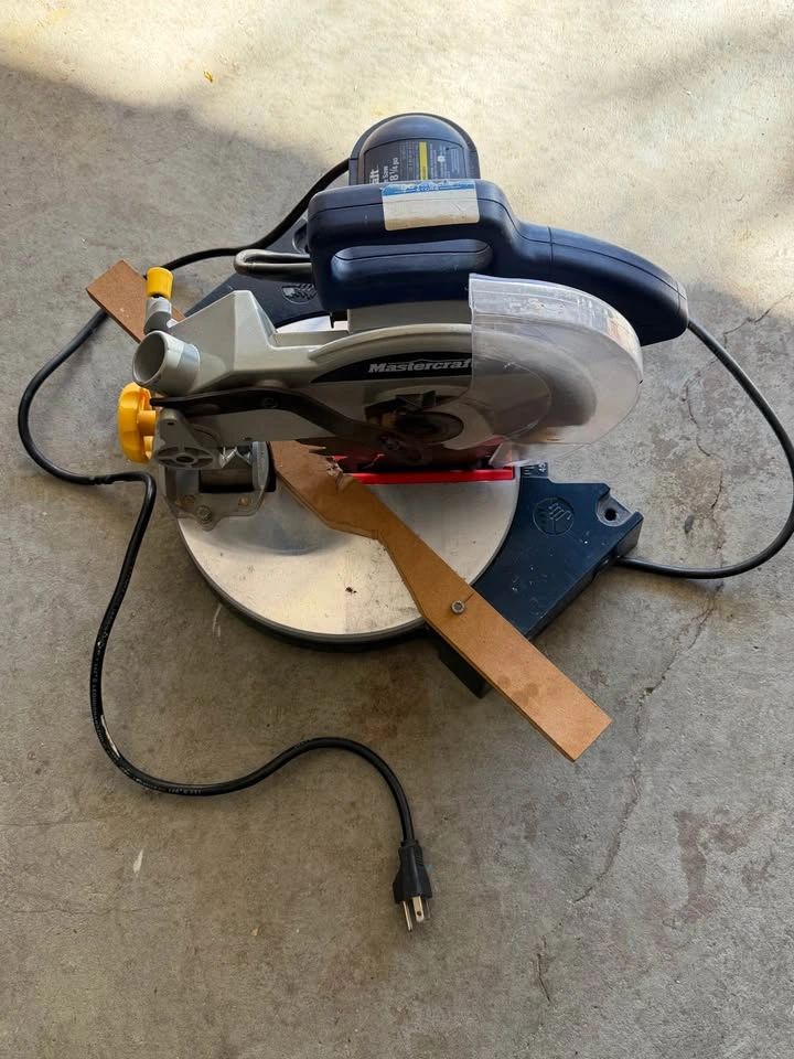 Mastercraft 8¼” Compound Mitre Saw - photo 2