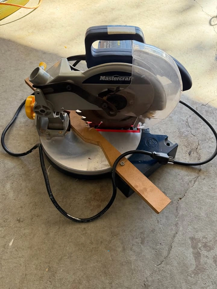 Mastercraft 8¼” Compound Mitre Saw - photo 3