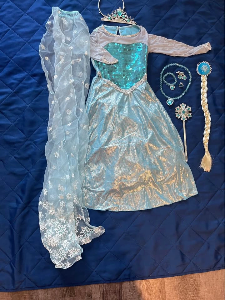Elsa/Frozen Princess Costume Set - Like New - photo 4
