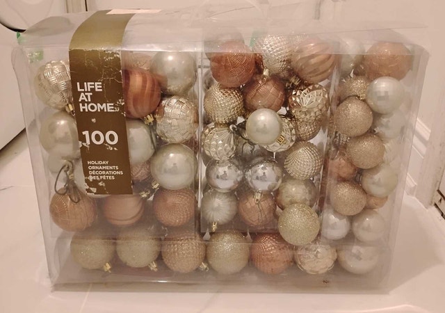 Christmas Ornaments (100)