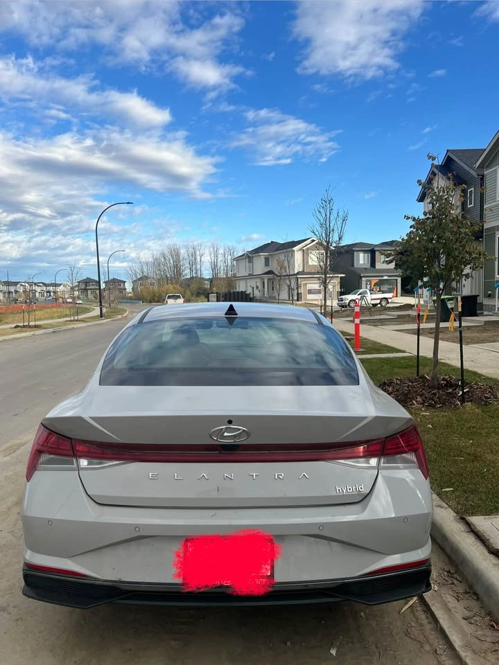 2023 Hyundai Elantra Hybrid - photo 2