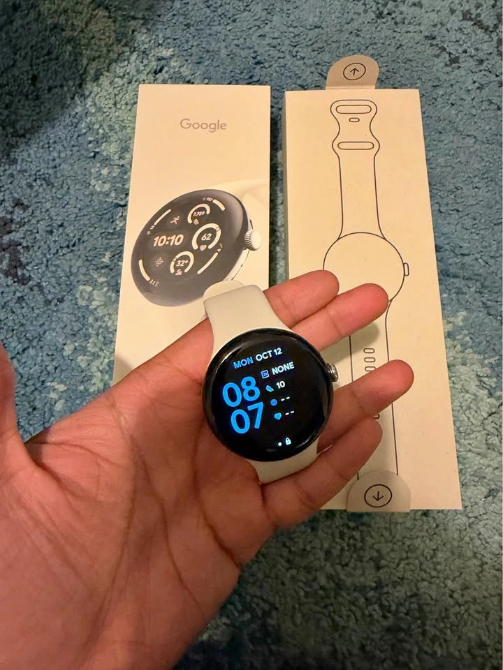 Google Pixel Watch 3 45mm (porcelain color) with 8 Extra Bands