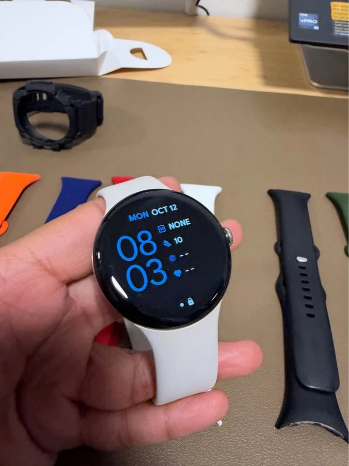 Google Pixel Watch 3 45mm (porcelain color) with 8 Extra Bands - photo 3